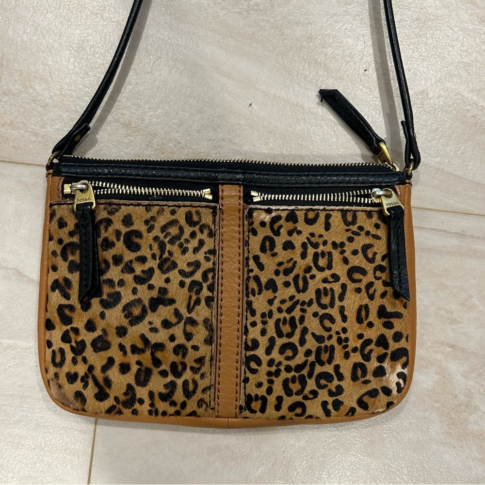 Fossil Leopard Print Crossbody Bag - Picture 3 of 9